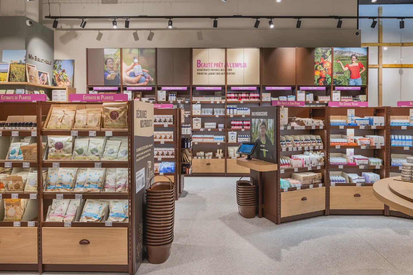 Photographie retail et immobilier d'entreprise réalisée par Florian Fortier, photographe retail et boutique à Paris et en Île-de-France