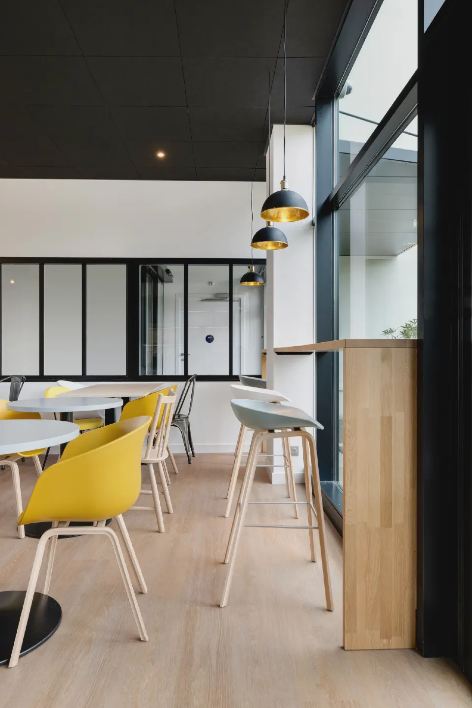Photographie retail et immobilier d'entreprise réalisée par Florian Fortier, photographe retail et boutique à Paris et en Île-de-France
