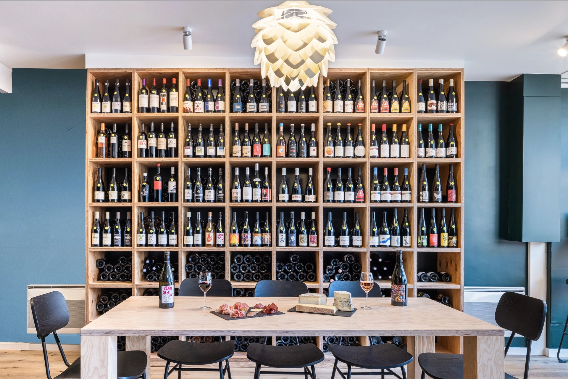 Retail and commercial real estate photography by Florian Fortier, store and office photographer based in Paris, France