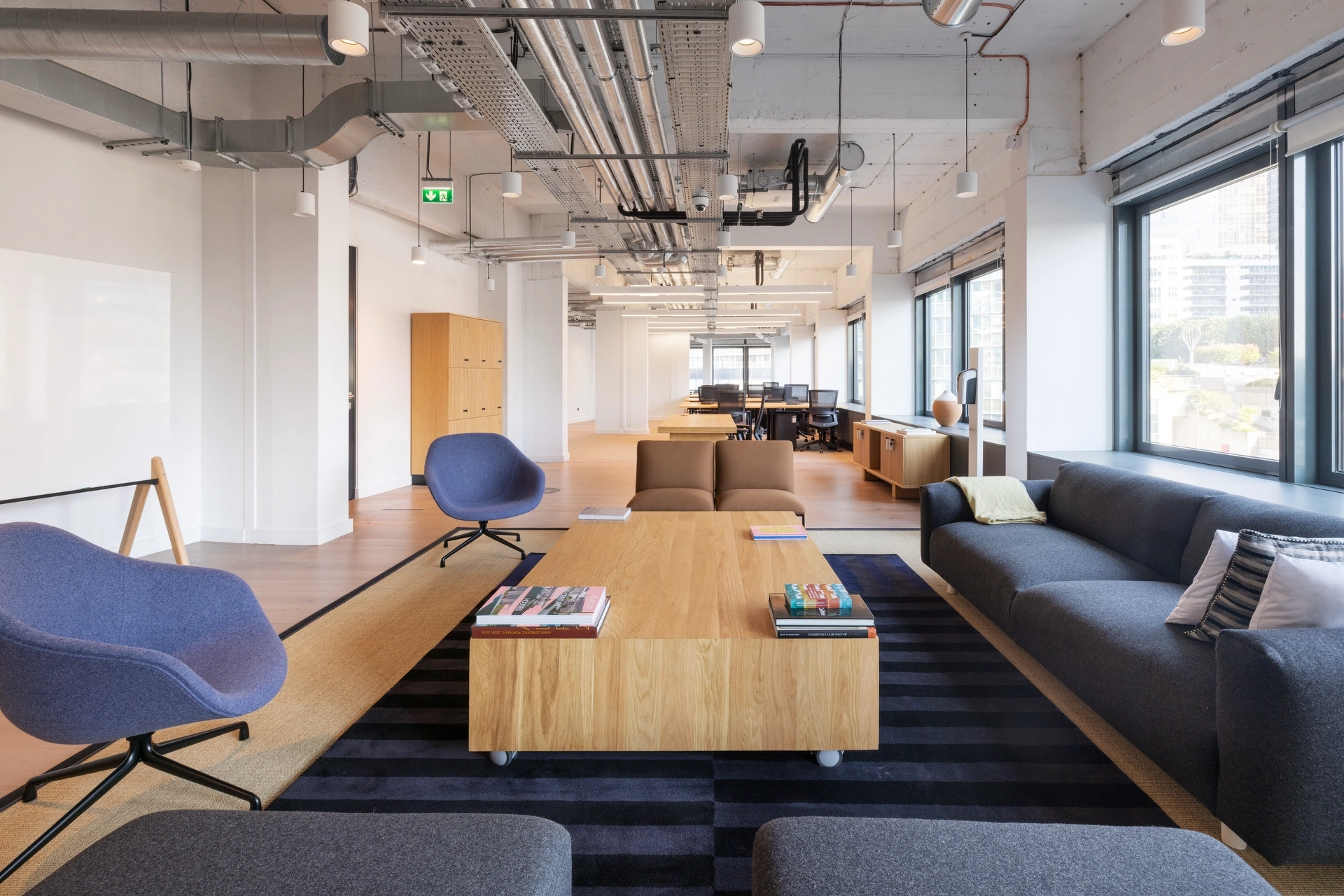 Retail and commercial real estate photography by Florian Fortier, store and office photographer based in Paris, France