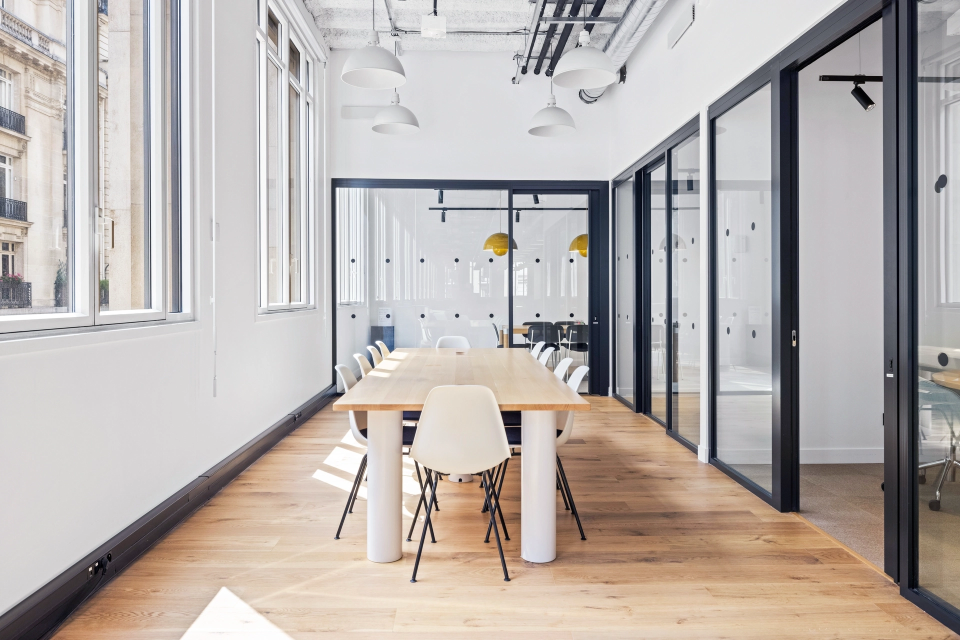 Retail and commercial real estate photography by Florian Fortier, store and office photographer based in Paris, France