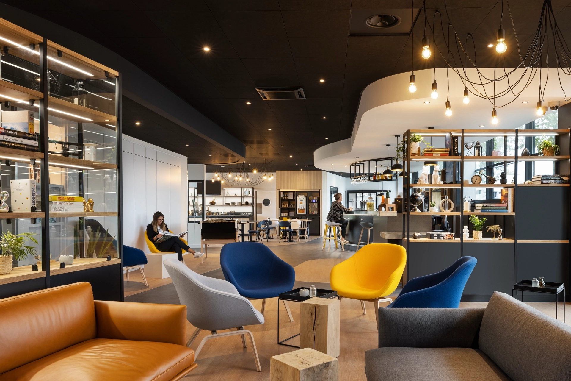 Retail and commercial real estate photography by Florian Fortier, store and office photographer based in Paris, France