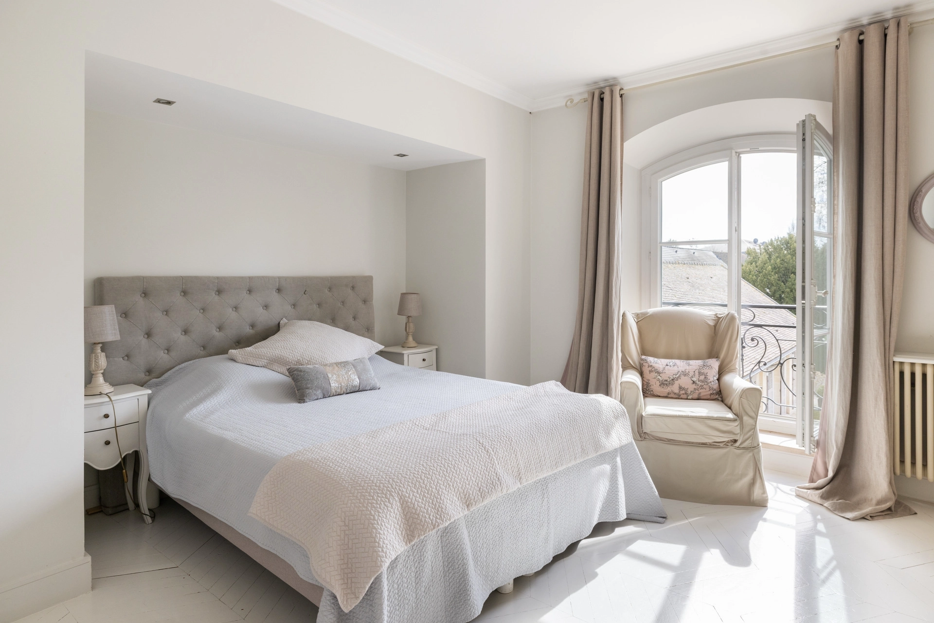 Residential and hospitality real estate photography by Florian Fortier, property photographer based in Paris, France