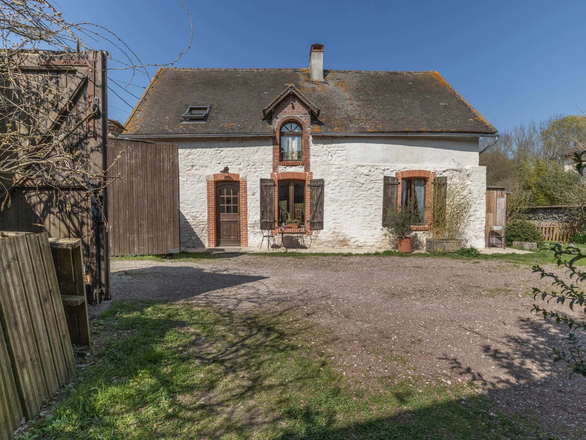 Residential and hospitality real estate photography by Florian Fortier, property photographer based in Paris, France