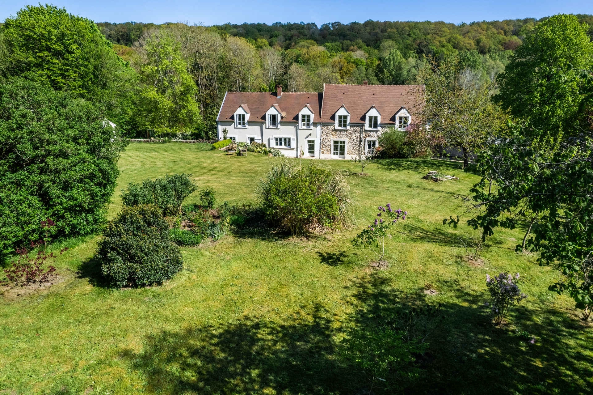 Residential and hospitality real estate photography by Florian Fortier, property photographer based in Paris, France