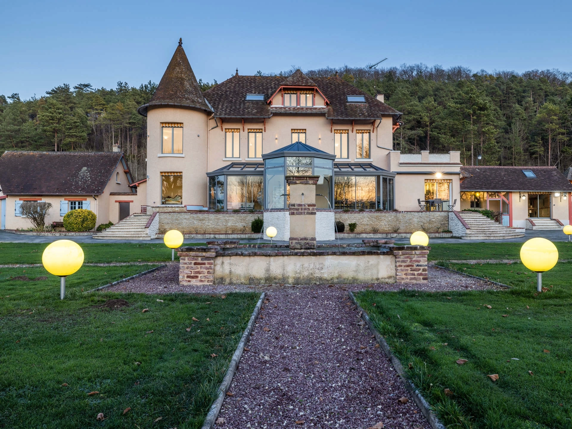 Residential and hospitality real estate photography by Florian Fortier, property photographer based in Paris, France