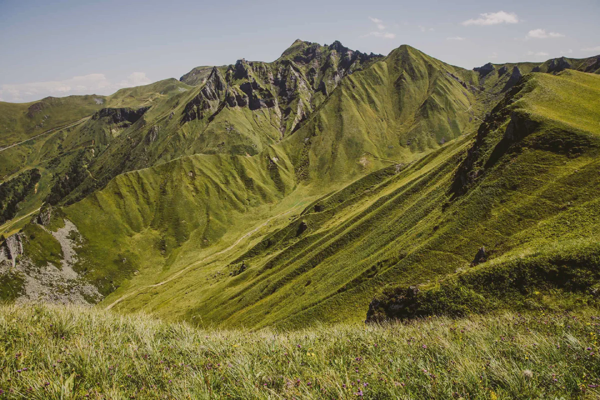 Photographie de paysage naturel : les crêtes du Puy de Sancy