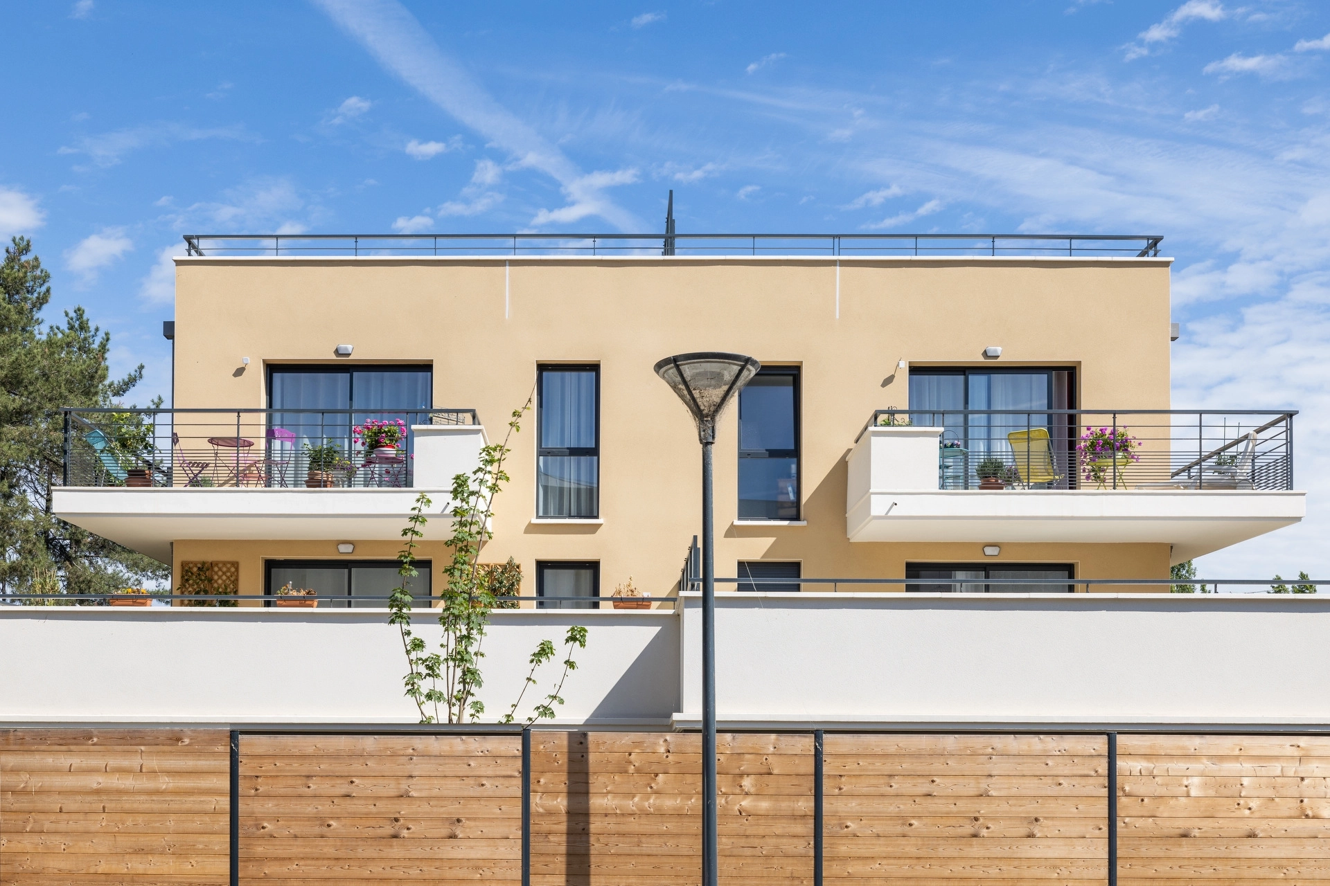 Comment j’anticipe et corrige les déformations optiques en architecture