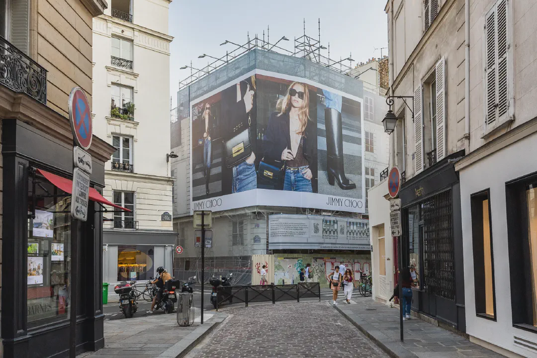 Les bâches de chantier : quand la rénovation devient un support de communication