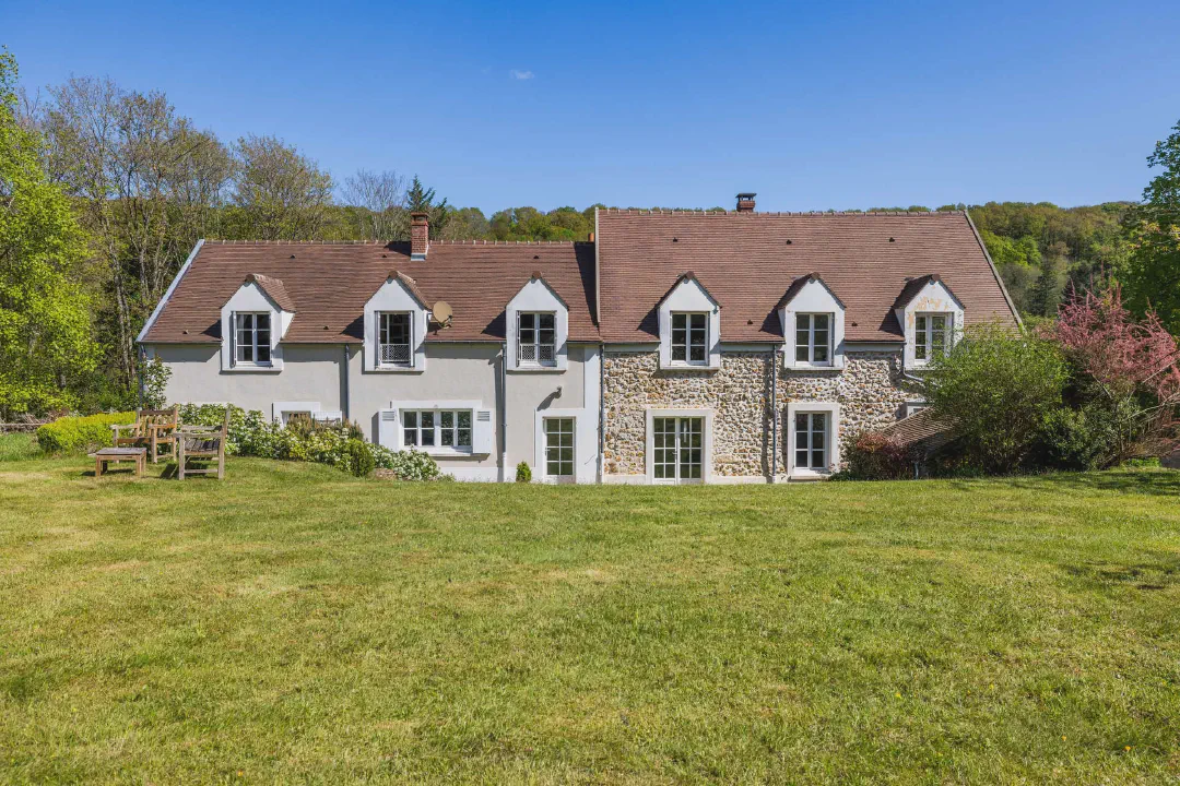 Immobilier : Pourquoi le printemps est la saison reine pour vos photos de vente