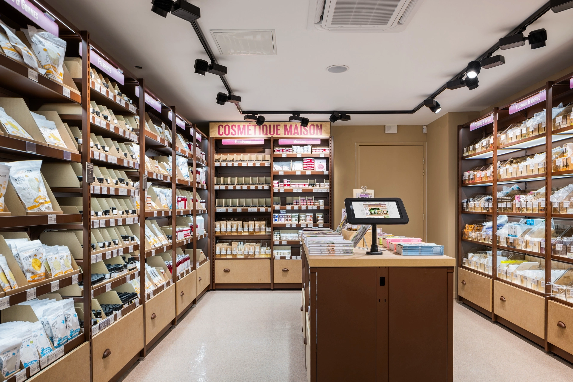 Photographing Boutiques Across France: Why a Photographer's Mobility is an Asset for Brands