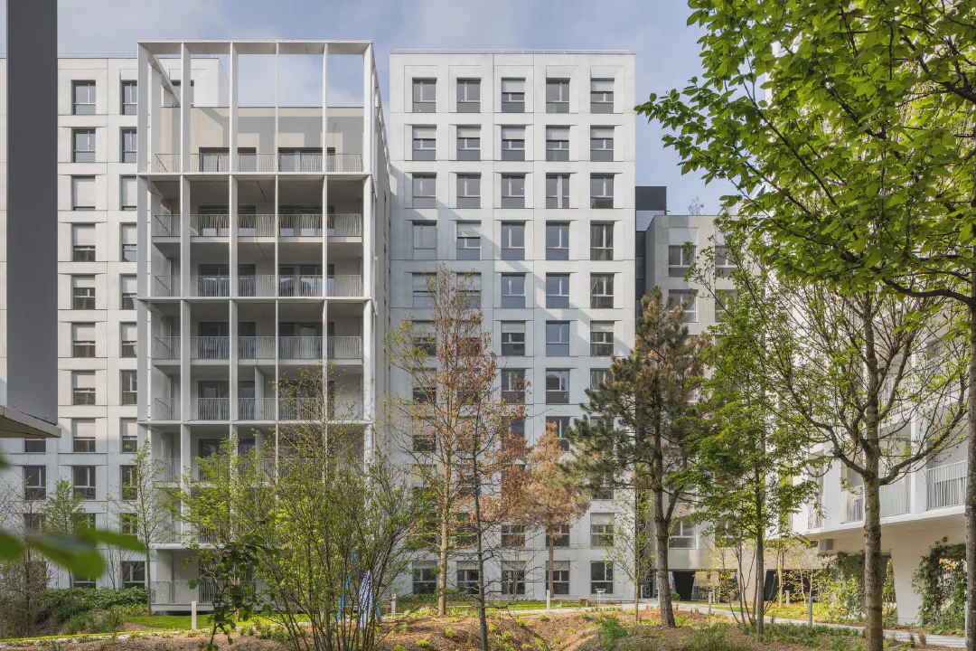 Pourquoi l’orientation d’un bâtiment change radicalement l’approche photographique
