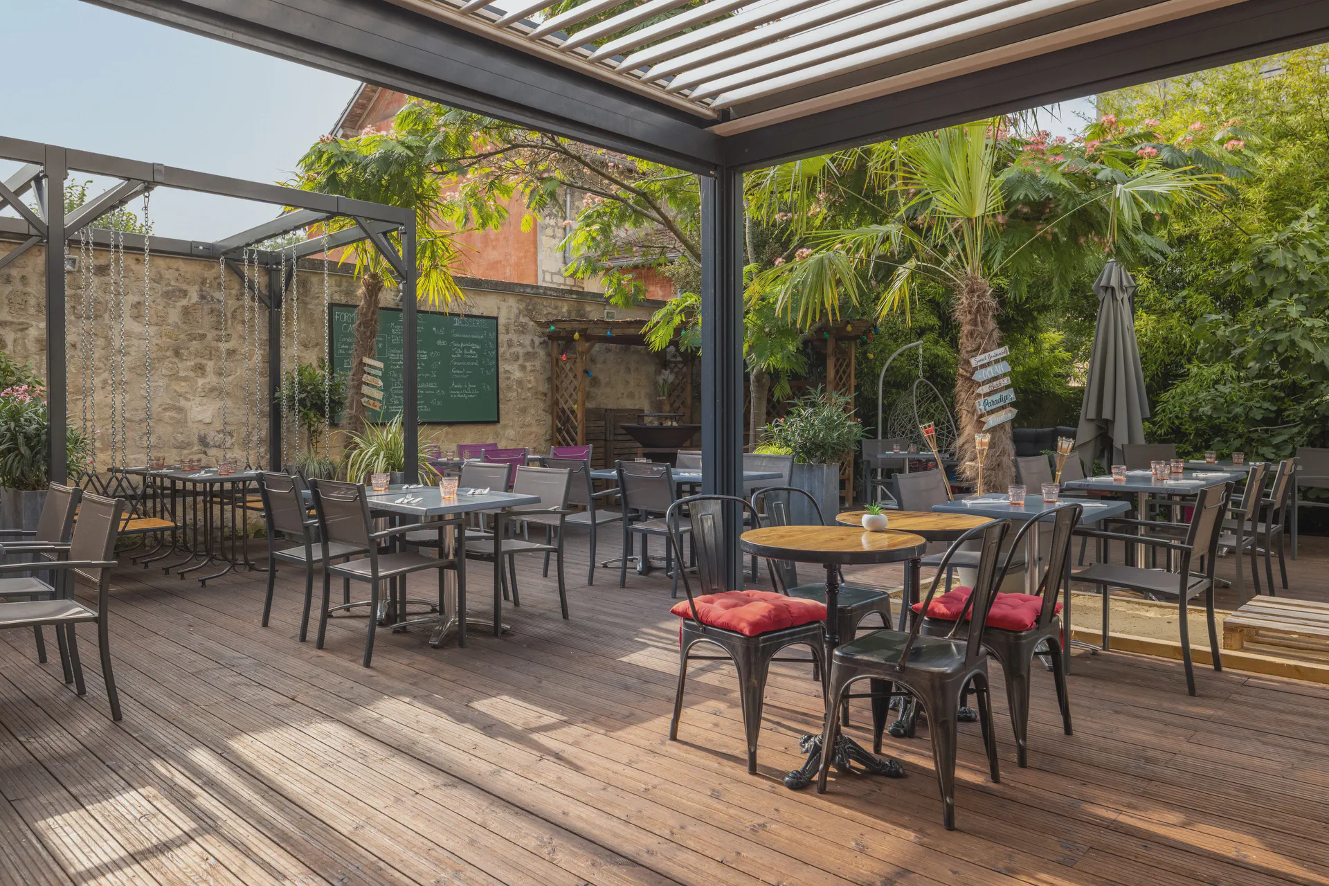 Comment la photographie valorise une terrasse de restaurant tout au long de l'année