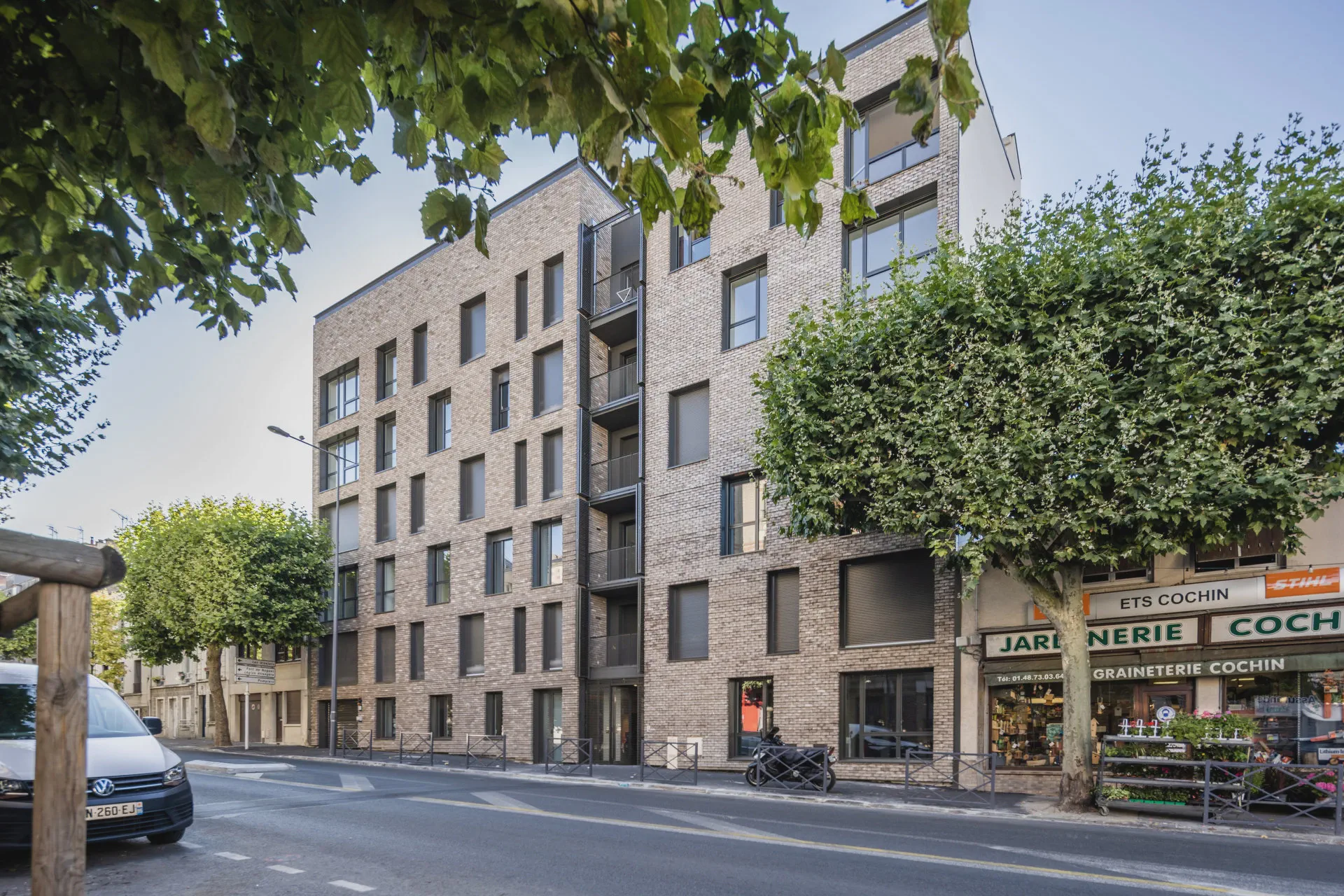 Photographier l’architecture en milieu urbain dense : composer avec les contraintes de l’environnement