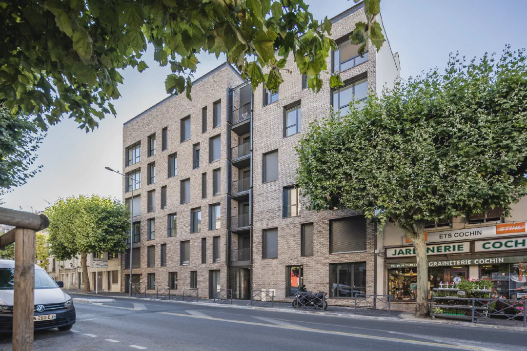 Photographier l’architecture en milieu urbain dense : composer avec les contraintes de l’environnement