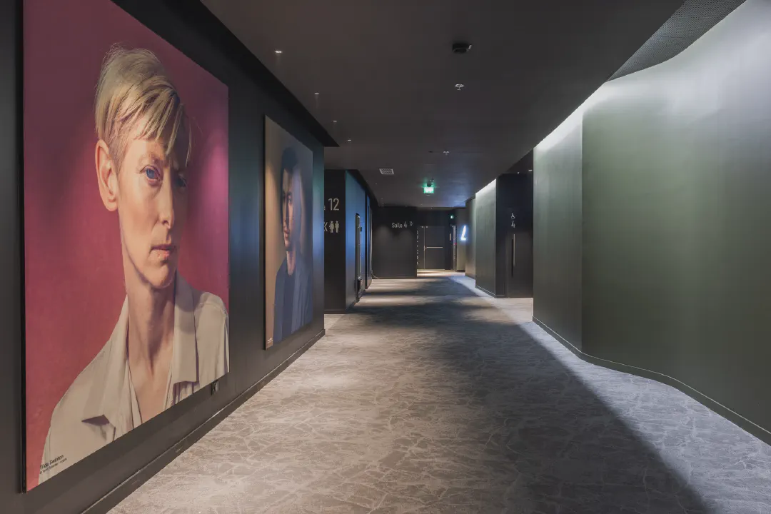 Photographier un couloir : transformer un espace fonctionnel en image forte
