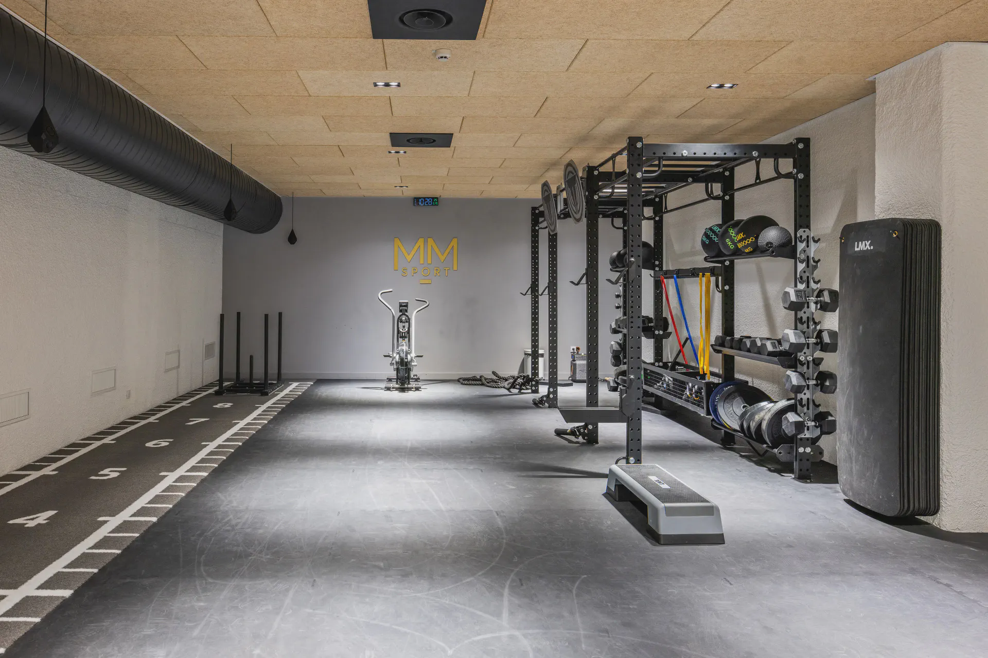 Photographier une salle de sport : montrer l’espace, les équipements et l’expérience d’entraînement