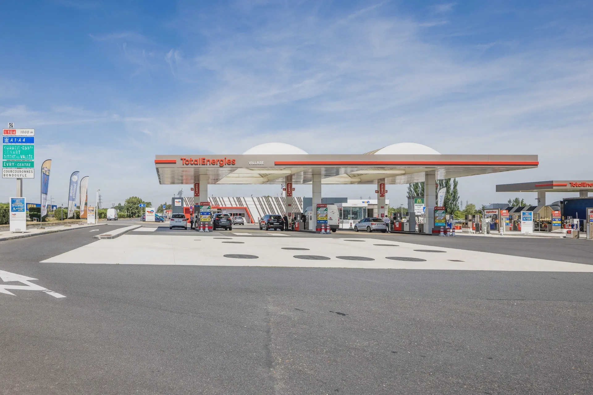 Photographier une station-service : valoriser l’enseigne, les accès et la lisibilité du site