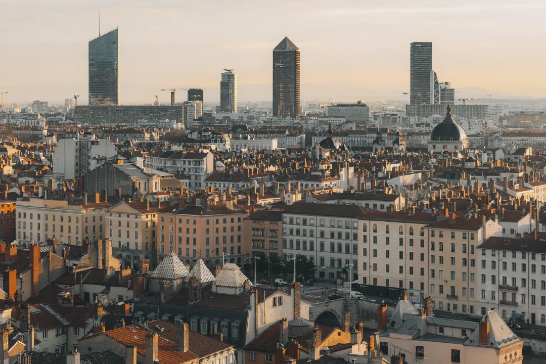 Quand la skyline raconte l’histoire d’une ville : entre patrimoine et architecture contemporaine