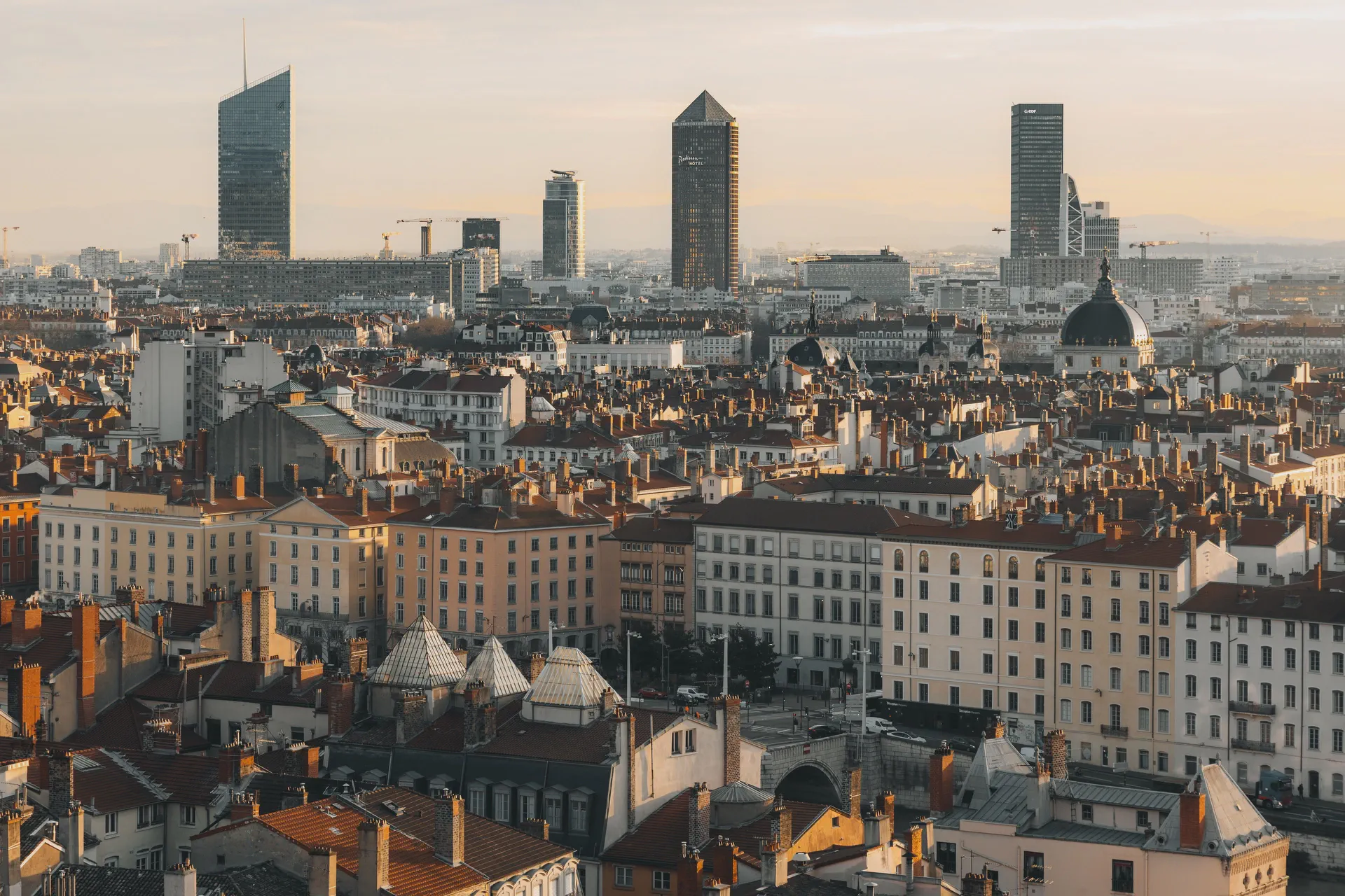 Quand la skyline raconte l’histoire d’une ville : entre patrimoine et architecture contemporaine